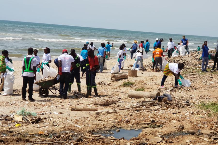 UN Ghana staff embark on a beach clean-up exercise | United Nations in ...